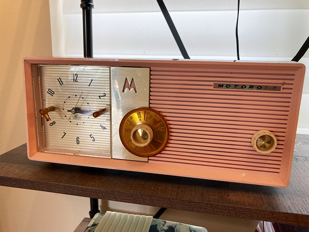 1957 Motorola Model 5C24PW, Sassy Pink