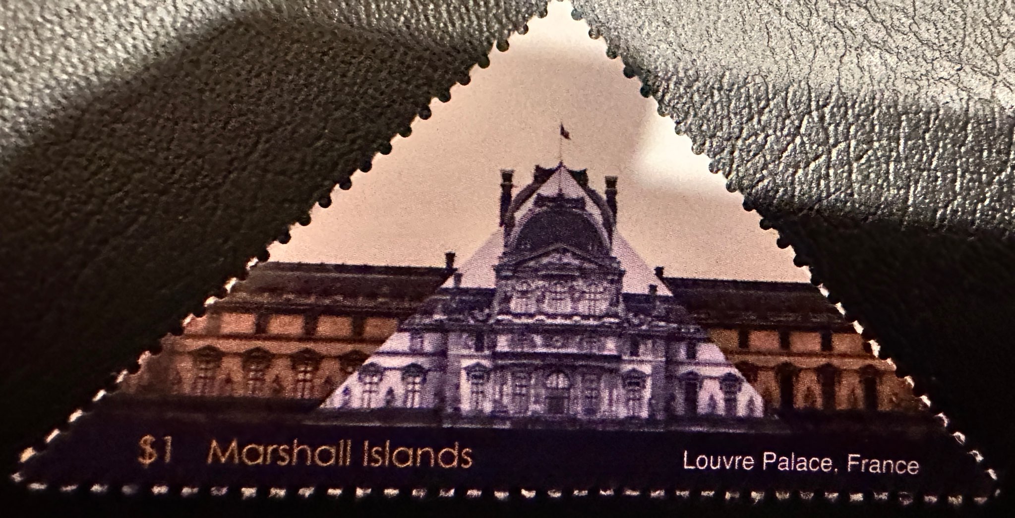 Louvre $1