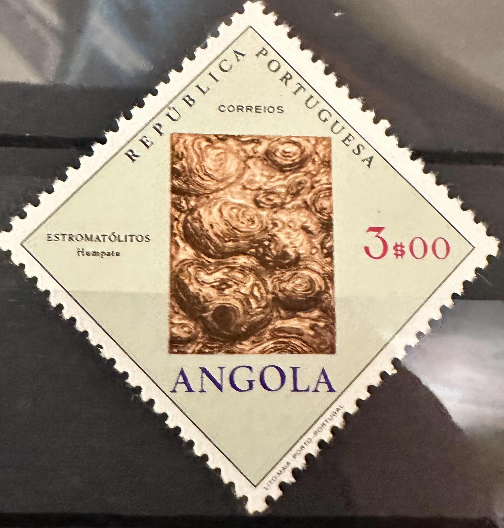 Angola Mineral 10